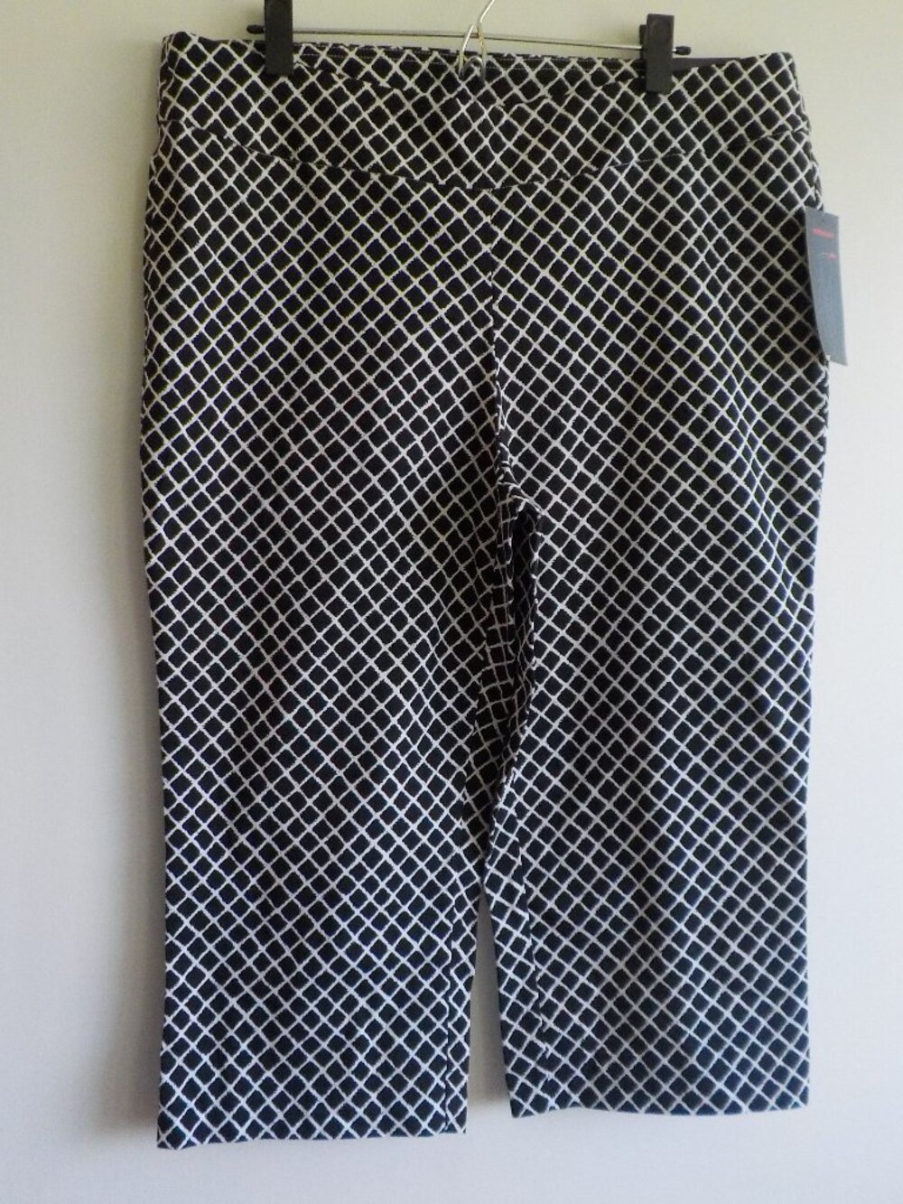 Briggs Pants Capris - Size 16 - NWT - black/white comfort waist stretch (2471)